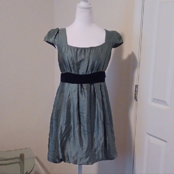 🐈‍⬛Elegant Green Dress with Black Accent Belt - Picture 7 of 7